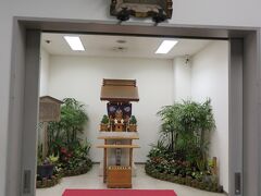 こちらが航空神社です

穴守稲荷神社「航空稲荷」と深いかかわりがあります。