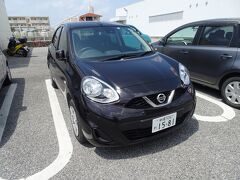 今回は日産レンタカーを利用。車種はマーチです。じゃらんで予約して、１泊２日で約13,000円。
借りたのは那覇空港ですが、帰りは混雑を考慮し、おもろまちリターンにしました。