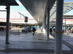明石駅で神戸三宮までのJR新快速の時間をチェック。15：20に出発の便に決め、お昼ご飯とする。