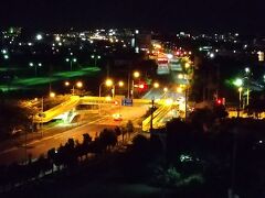 夜、ホテルから見た夜景です。
泊まったのは、グリーンリッチホテル沖縄名護。