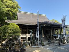 熊野那智大社から少し下ると青岸渡寺があります。
