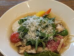 久々にランチらしいお食事。
12種の京野菜パスタ。美味しかったです。

ほんとはおばんざいのお店に行こうとお店の前まで行ったのですが
まさかの1週間休業(桜の季節は忙しかったからですかね)
ま、そういう事もある。
