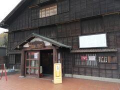蔵の様な所があったので入ってみます。
盛田味の館という所でした。