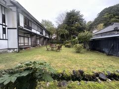 大沢温泉の日帰り温泉施設。もとは旅館として使われていました。お隣に文化財のお屋敷があって日中公開されています。