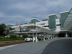 福井駅に着きました。
近々新幹線が乗り入れるのですから当たり前ですが、30余年前に来たときとはえらく変わってました。
