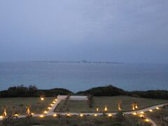 おはようございます！

昨日訪れた伊江島が、霞んで見えています。