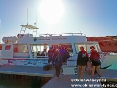 マンタのシュノーケルツアーに参加（Coral Bay Eco Tours）。
ニンガルーリーフ（Ningaloo Reef）は約260kmの巨大なサンゴ礁で、ニンガルーコーストとして世界遺産に登録されています。

https://www.okinawan-lyrics.com/2023/04/snorkeling-at-coral-bay.html