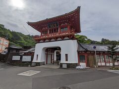 御船山楽園後は武雄温泉に行きました。武雄温泉の楼門は東京駅の設計者辰野金吾の設計で重要文化財に指定されています。