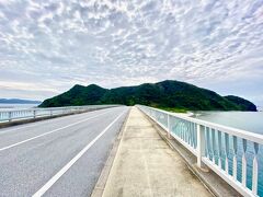 【阿嘉島から慶留間島（ゲルマ）まで行ってみる】

まあ、基本的には、温度は高いので（20度C以上）...雲さえ晴れれば、爽やか...


写真：阿嘉大橋の上から。