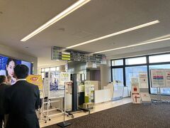 宮崎空港へ。

【総括】
そもそも１泊２日と弾丸だったのに、ホテル滞在時間が長めだったため、観光地は青島神社と霧島酒造のみと少なかったもの、食事（チキン南蛮、地鶏炭火焼き、辛麺）が大満足。
あと今後も霧島酒造焼酎を愛飲していくことを確信させてくれる工場施設訪問だった。