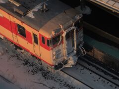 同じく函館駅に停まっていた、いさりび鉄道。
このカラーリングが昭和を彷彿とさせて、懐かしさ満点。