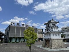 駅の隣にあるレトロな建物の駅弁やまぐちで栗めし弁当を明日の朝飯にしようと買いに寄ったのだがとっくに売り切れ&#128552;今回の旅では駅弁にフられまくりました