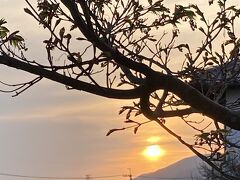 うだつの町並みを歩き回っていたら、夕日が沈みそうになっていた。
