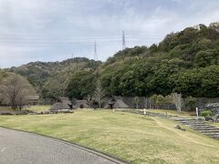 タクシーで連れてきてもらった阿波史跡公園は、多くの文化財や歴史文化遺産がある巨大な自然公園。元々、古墳などの遺跡がたくさんある場所に造られていて、下記の4つのゾーンがあった。

1．歴史文化ゾーン（阿波徳島の歴史文化と体験・学習をする場）
2．古代生活ゾーン（古代生活の体験の場）
3．史跡の森ゾーン（史跡等を探し歩く場）
4．自然体験ゾーン（自然観察・自然体験する場）

もちろんこの公園自体が目的ではないのだが、ここの駐車場でタクシーを降りれば、天石門別八倉比賣神社に午前中に着くことが可能と思ったのだ。
