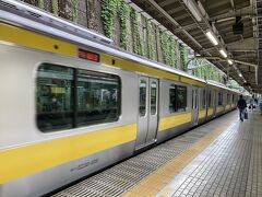 土曜の朝早く四ツ谷駅に到着。