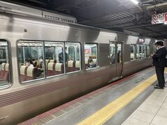 気を取り直し、無駄に時間を浪費してしまった結果、広島駅に着いた頃にはすっかり野球帰りの人ははけてしまい、始発列車に余裕で座れて乗れることに。