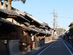 津山市は津山城の城下町。
現在も城下町の商人町には昔ながら町屋が並びます。
一般開放されている町屋は明日雨だそうなので、今日は一回りするだけに。