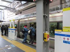 大阪駅
ロープ式ホームドア