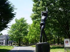 緑豊かな北浦和公園に1982年に開館した埼玉県立近代美術館（MOMAS）。モネ、シャガール、ピカソなどの海外の巨匠から日本の現代作家まで、優れた美術作品をコレクションして展示しています。