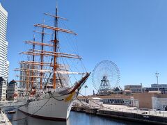 横原らしい風景を満喫しながら、散歩気分。

日本丸の脇を通ります。