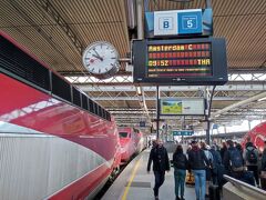 ぼーっとしてると、あっという間にブリュッセル南駅に到着しました。
約5分遅れでの到着です。
ブリュッセルでの滞在予定時間はちょうど3時間です。