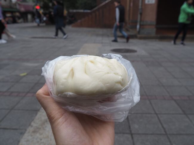 熱々の肉まん！！！<br />これで25元だから安い！<br />美味しかったです。