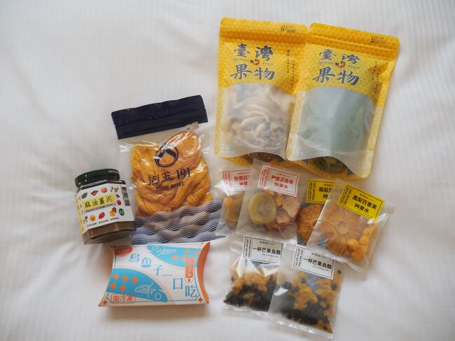 迪化街で買ったものたち。<br />ドライオクラやドライマンゴー、デトックスウォーターのもと、からすみ、そしておすすめなのが新点子食品で買った麻油薑泥！（ごま油生姜ペースト）初めて買ったのですが、生姜たっぷりですごく美味しかったです！水餃子と一緒に食べたり、中華スープに入れても美味しい。<br />母はからすみペーストのほうを買ったのですが、こちらも美味しかったです！<br />