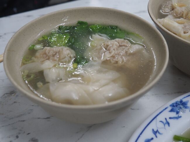 私はお腹がいっぱい過ぎて、母とワンタンスープをシェアさせてもらいました。<br />優しい味で美味しかったー！