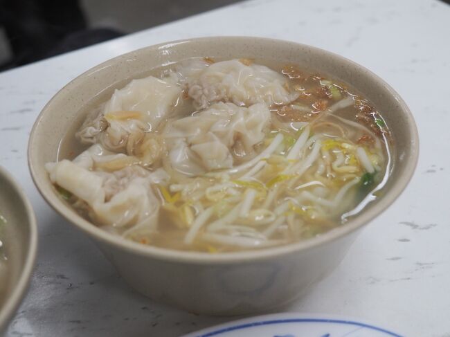 こちらは旦那が食べた、ワンタンスープに麺が入ってるもの。<br />美味しかったそうです<br /><br />今日も2万歩以上歩いてよく食べました！<br />ホテルに戻ったあと、旦那は台湾ビールにおつまみを食べていて、改めてすごい食欲と感じましたｗ<br />そして順番が逆な気もしますが、アマプラに孤独のグルメがあったので、台北の回を一緒に観て、「この店員さんいたね～」なんて話してました。