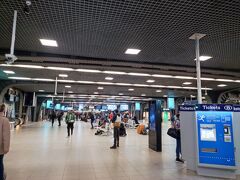 ブリュッセル南駅まで戻ってきました。
ただ今の時刻は12:00、ブリュッセル観光は約2時間掛かったことになります。コインロッカーに預けた荷物を引き取り、アントワープへ移動したいと思います。