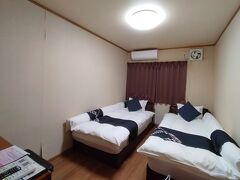 前泊の松阪で泊まった所
部屋は狭く寝る分には良いかな
周辺にスーパーがあるため
閉店前の値引きで夕食は安く済ませました