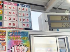 松阪から伊勢に向かう途中で見つけた
激安スタンド
ここに吸い込まれていく
車多し
何でここだけこんなに安いのか？？？