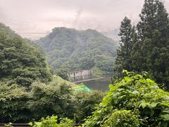 眼下に碓氷湖が見えてきました