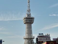 駅から海側へ歩くと別府タワーがあります。