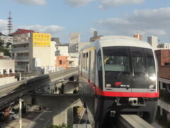 那覇市の北側、儀保駅まで移動してきました。
ゆいレールは2両しか繋いでいないですが、結構乗車率が高かった印象ですね。