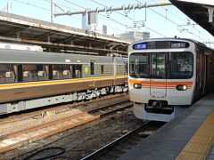 まず、名古屋起点で明知鉄道に向かいます。
名古屋～恵那　３１５系　ロングシート