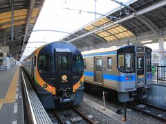 高松駅に到着。
特急「いしづち」が停まっていました。
高松の安宿で一泊、前乗りして１日を有効に使います。