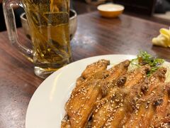 久しぶりの「声出しOK」のライブを楽しんだ後は、名古屋駅に戻って夜の名古屋メシタイム！
手羽先とビール、良いですねぇ。美味しかった♪