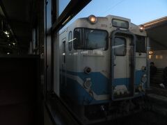 2022.12.29　鳴門ゆき普通列車車内
吉成で徳島ゆきと行きかう。