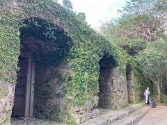 崇元寺跡。石門が沖縄。