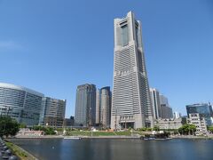 運河パークから眺める「みなとみらい」の景色。