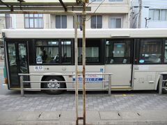 土庄本町のバス停まで歩いて行って、8：45発のオリーブバスに乗車しました。