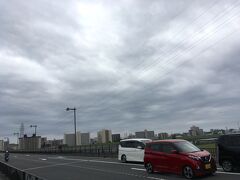 関原の森を出て、北千住駅へ向かいました。
帰りは西新井橋を北岸から南岸へ渡りました。
