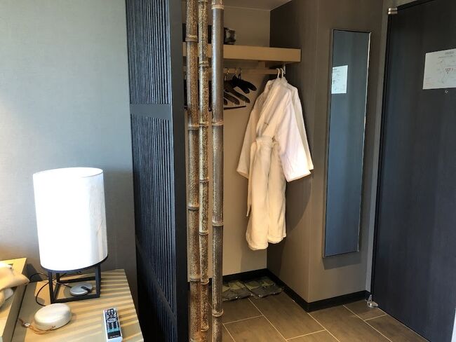 クローゼットはオープンクローゼットだったわ。<br />リノベして余計な物は最大限に削って削って、和の雰囲気を出す様に工夫した感じね。