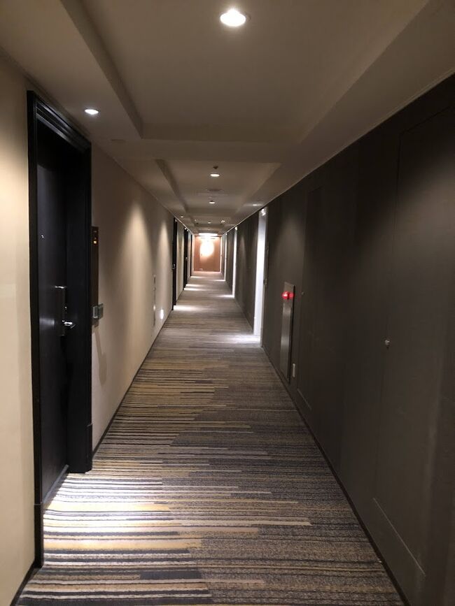 主人が帰るのを待って、ホテルの庭園を散歩しに行きます。<br /><br />