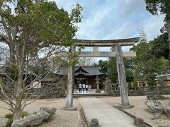 まずは手前の松江神社にお参り。