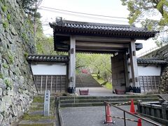 うどん後に延岡城へ　続100名城スタンプは24時間自由に押せるタイプ