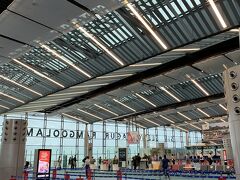 僅か4時間のフライトでモーリシャスのSir Seewoosagur Rampoolam国際空港に到着しました。新しく開放的な空港ターミナルです。


