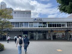 京都駅から2駅、10分で大津駅に到着。京都駅からこんなに近いとは

県庁所在地の駅なのに、駅ビルは2階建てで、レストラン、スタバ、観光案内所だけ。駅前にもスーパーと居酒屋が何軒かあるくらい。今までいくつも県庁の駅は利用してきたが一番寂しいかもしれない。