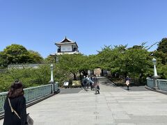 金沢城公園に向かいます